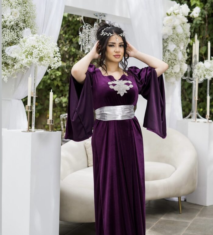 Robe Caftan en Velours Haute Gamme Perlée à la Main – Ceinture Argentée – Image 7